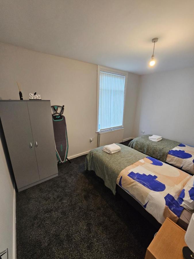 Hillsome Hosting Manchester Denton  Bagian luar foto