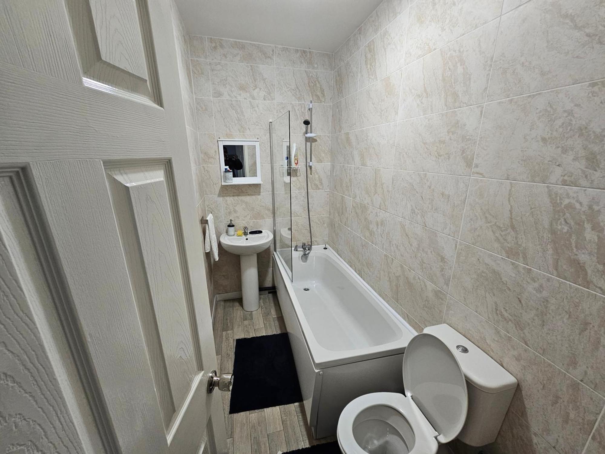 Hillsome Hosting Manchester Denton  Bagian luar foto