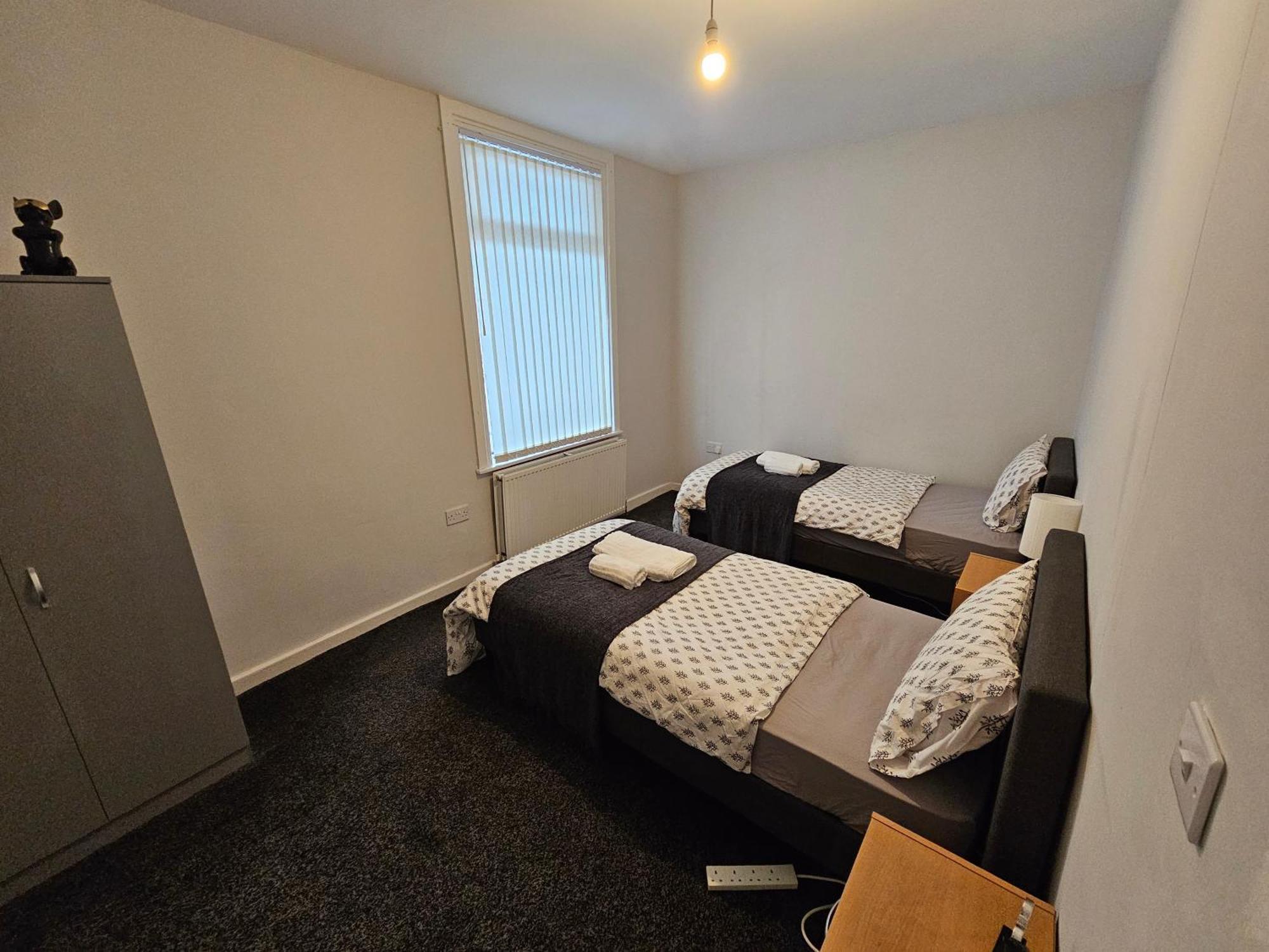 Hillsome Hosting Manchester Denton  Bagian luar foto