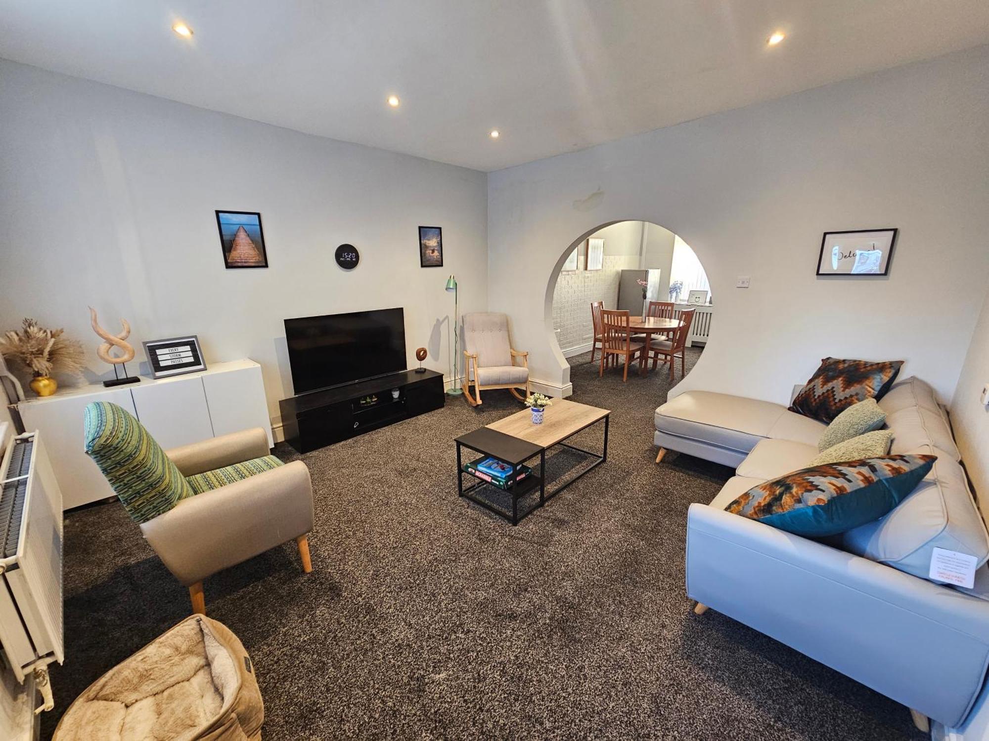 Hillsome Hosting Manchester Denton  Bagian luar foto