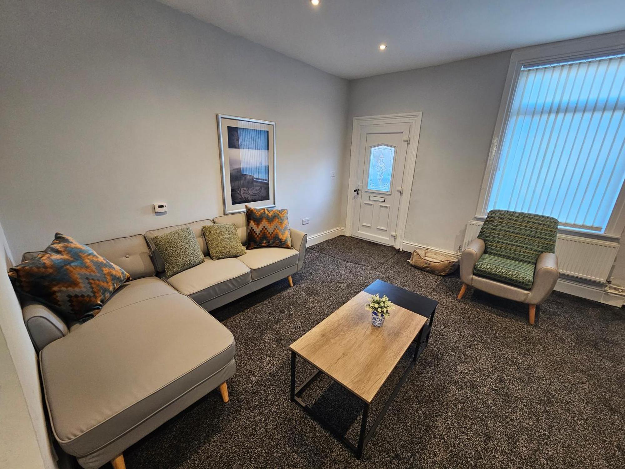 Hillsome Hosting Manchester Denton  Bagian luar foto